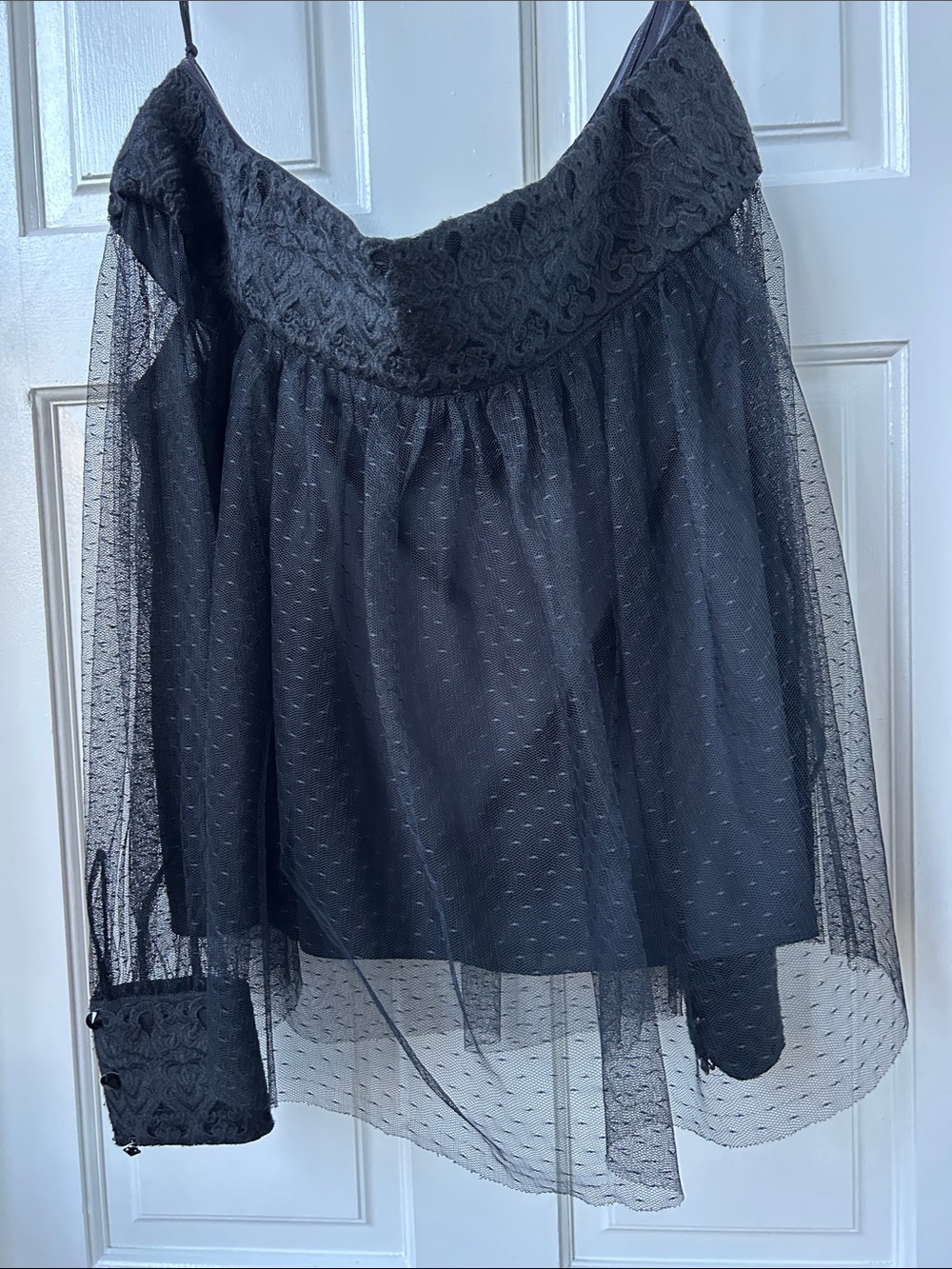 Alice + Olivia Black Tulle off the shoulder shirt with sheer arms, size 6P